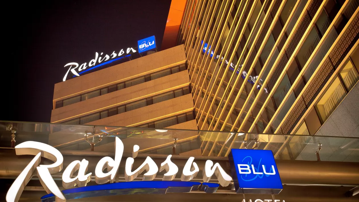 Amendă de 33.000 de lei și 11 camere închise, după ce șeful ANPC a fost invitat la Hotelul Radisson Blue