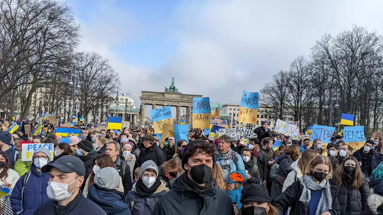 Corespondență de la uriașa manifestație din Berlin contra lui Putin. Ce spun tinerii europeni: „Am crescut în pace. E înspăimântător”