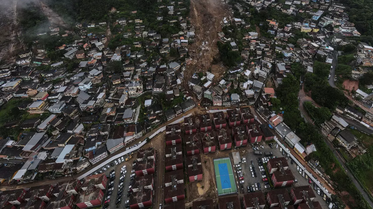 Peste 100 de persoane sunt încă date dispărute după alunecările de teren și inundațiile din Brazilia. 176 de oameni au murit