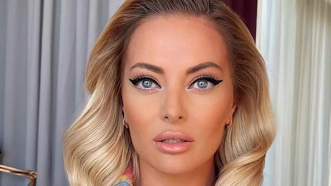 Delia și-a făcut cadou de ziua ei pantofi de 1.000 de euro. Ariana Grande și Chiara Ferragni poartă aceeași pereche