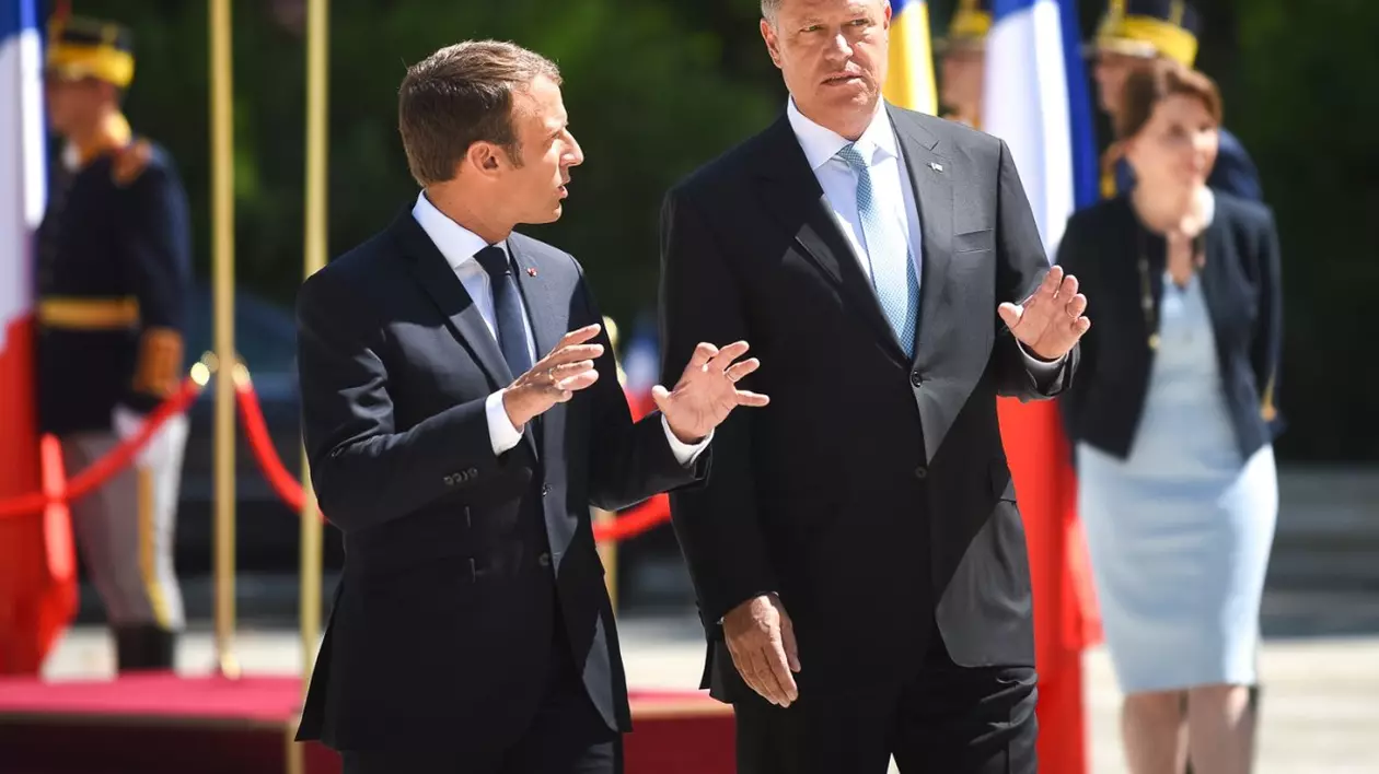 Klaus Iohannis merge la Paris, la un dineu informal organizat de Emmanuel Macron