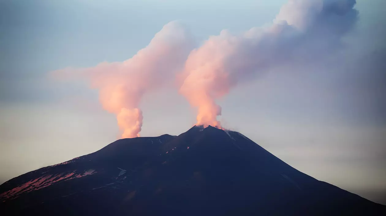 Aeroportul din Catania a fost închis din cauza norului de fum și cenușă emanat de vulcanul Etna