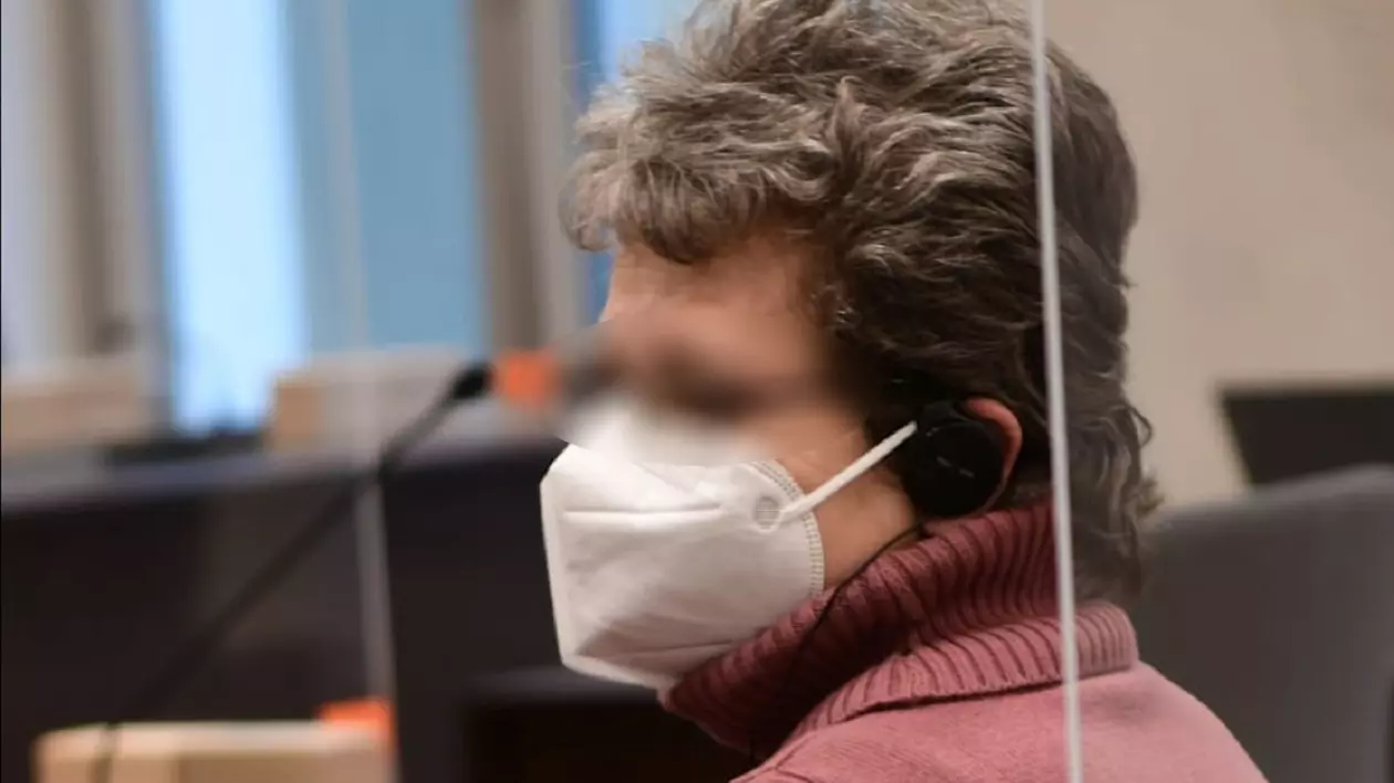 O româncă a mușcat-o de gât pe bătrâna pe care o îngrijea, în Germania: „Mama era întinsă pe pat, plină de sânge!”