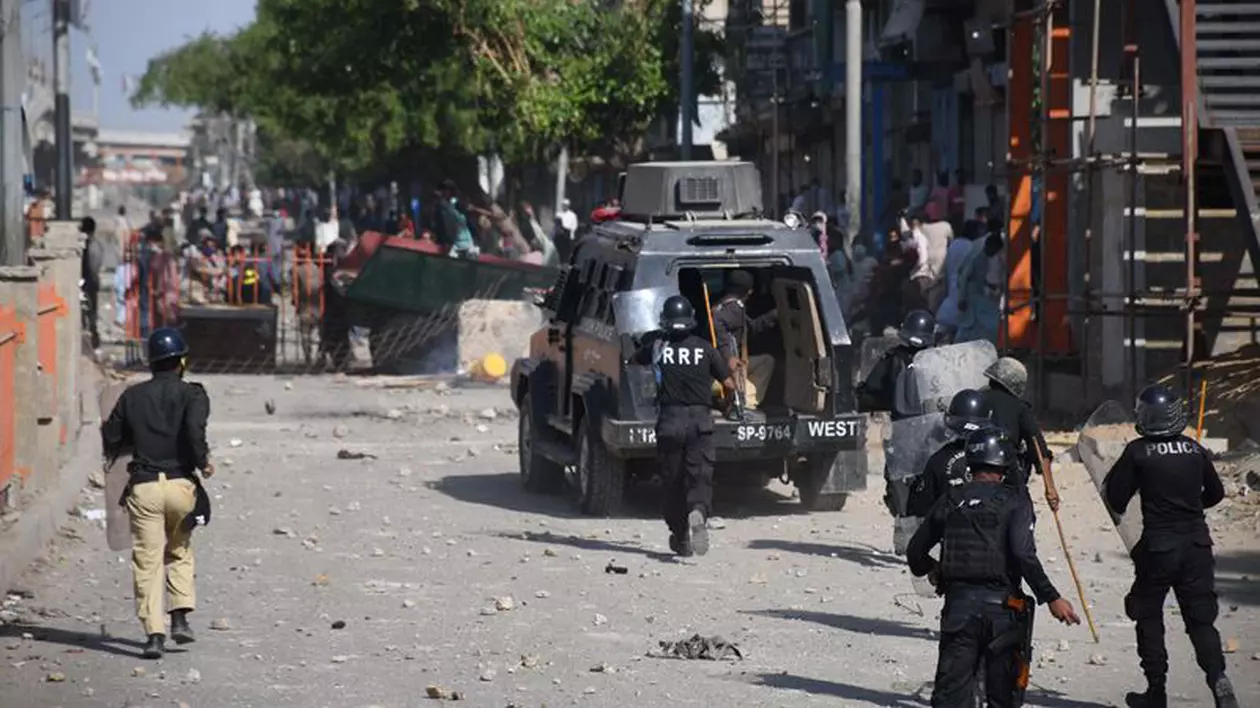 Un bărbat acuzat de blasfemie a fost ucis cu pietre în Pakistan. „Arestăm persoanele care au luat parte la linşaj”