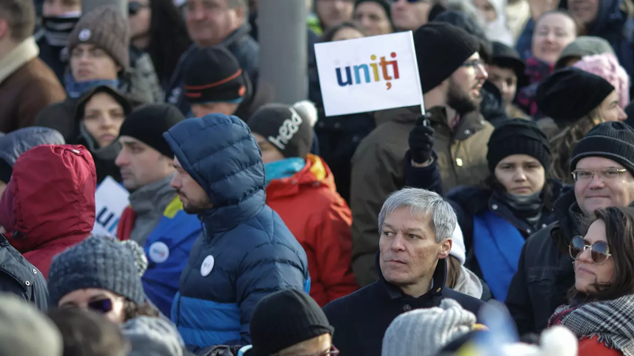 Câteva sute de demisii din USR în trei zile, după retragerea lui Cioloș din funcția de președinte. „Nu am avut niciodată așa ceva”