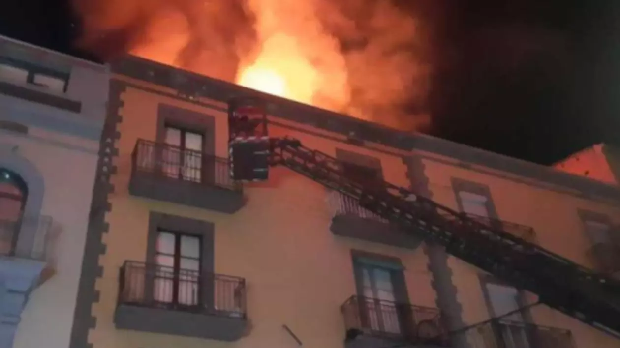 Incendiu de proporții la un bloc din Spania provocat de un român supărat pe vecinul său. Zeci de persoane, evacuate
