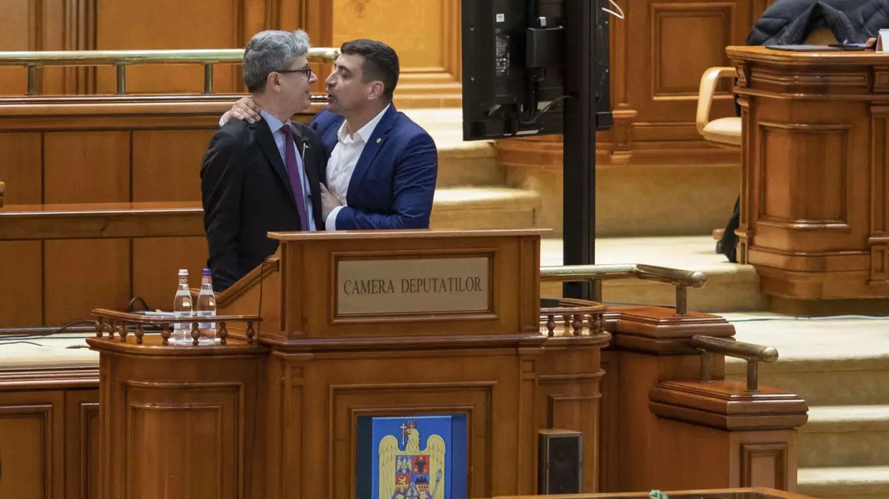 Dosar penal pentru ultraj deschis de Parchet în cazul lui George Simion, care l-a agresat pe ministrul energiei