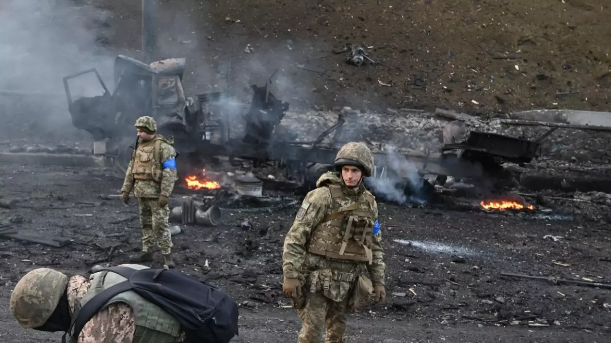 Războiul din Ucraina, a doua zi. Armata ucraineană a rezistat unei ofensive majore, pe mai multe fronturi. Confruntări armate la Kiev și în orașele majore ale țării