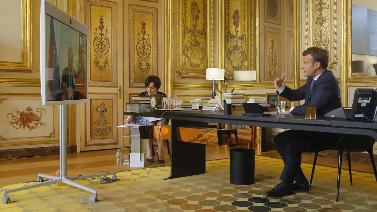 Emmanuel Macron merge săptămâna viitoare la Moscova, apoi la Kiev. Va discuta cu Putin și cu Zelenski despre criza ucraineană
