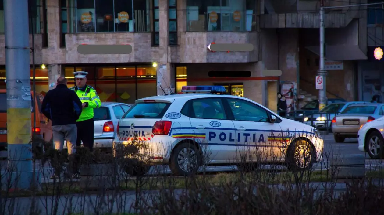 VIDEO „Sunt 3 blocuri, nu putem stabili adresa”. Reacția poliţiei când un client a reclamat că o minoră e obligată să se prostitueze