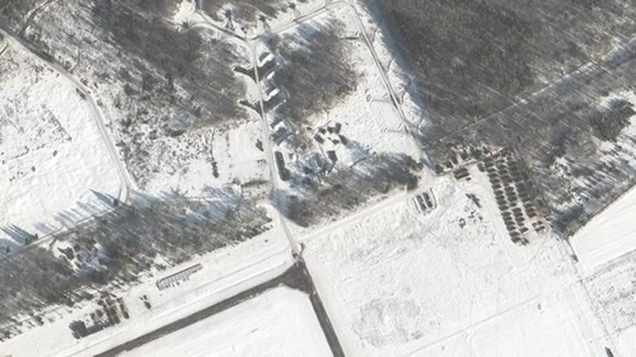 Noi imagini din satelit: Rusia și-a sporit capacitatea militară ofensivă în Belarus, la granița cu Ucraina