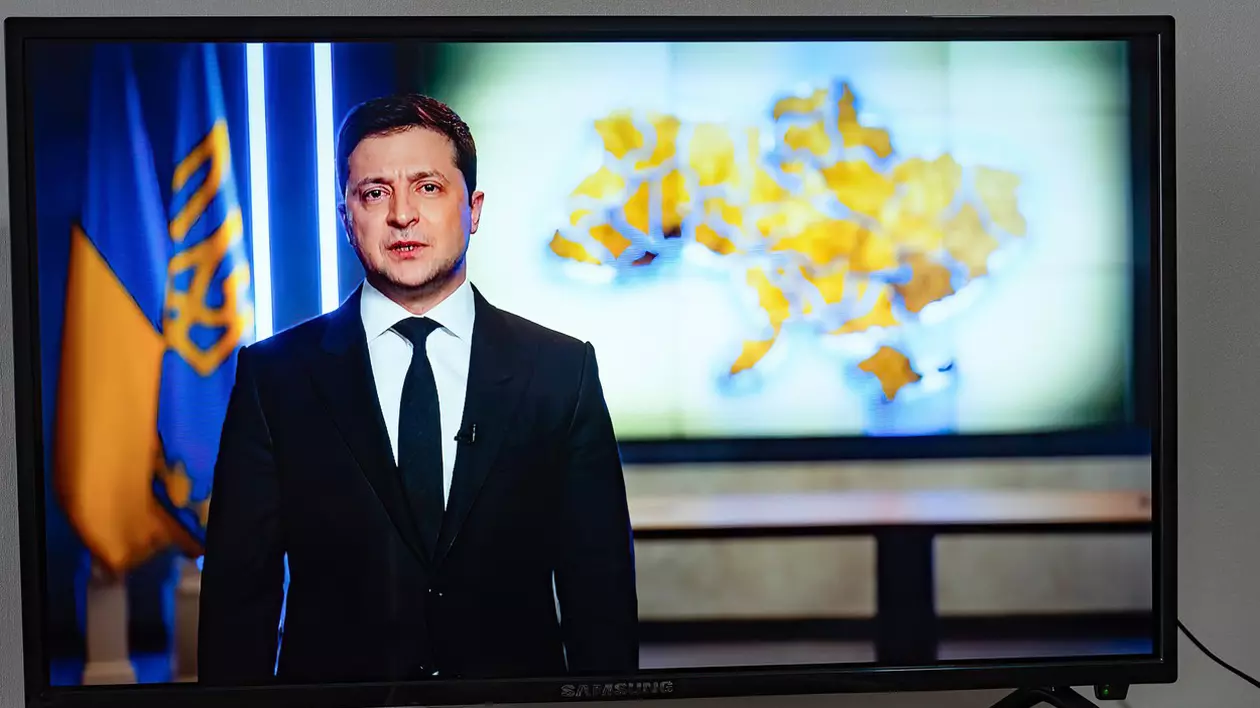 Președintele Ucrainei susține că e principala țină a unor „grupuri de sabotori ruși”, care au pătruns în Kiev. Dar rămâne în sediul guvernului