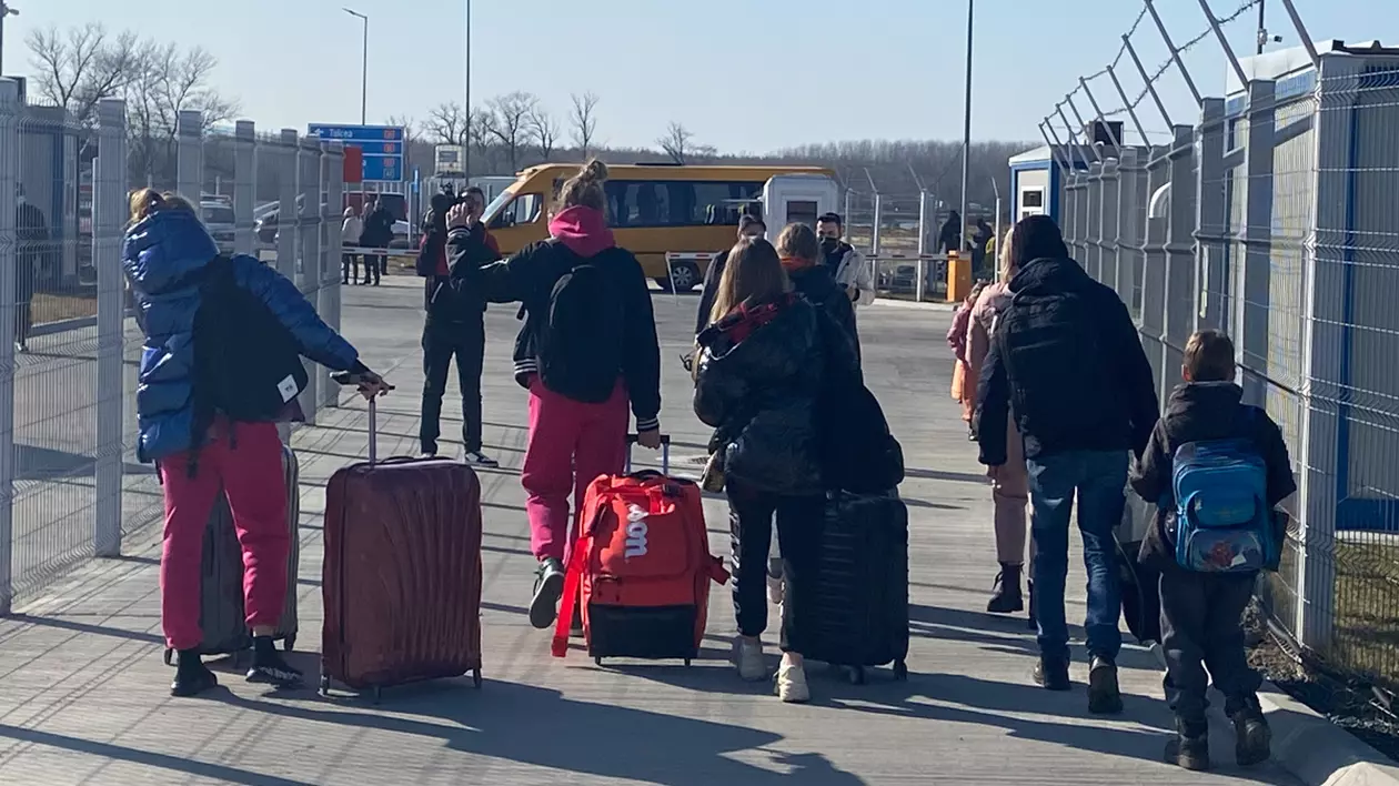 Reportaj de la vama Isaccea. Lungul exod al copiilor, al femeilor și-al celor ce-și permit să fugă din Ucraina spre Germania sau Austria