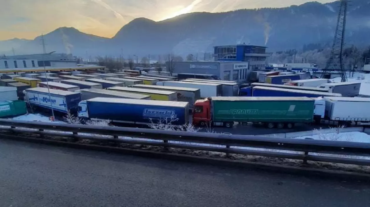 Șoferi români de TIR chemați să ajute și să aducă din Italia, cu camioanele, ajutoare pentru refugiații ucraineni