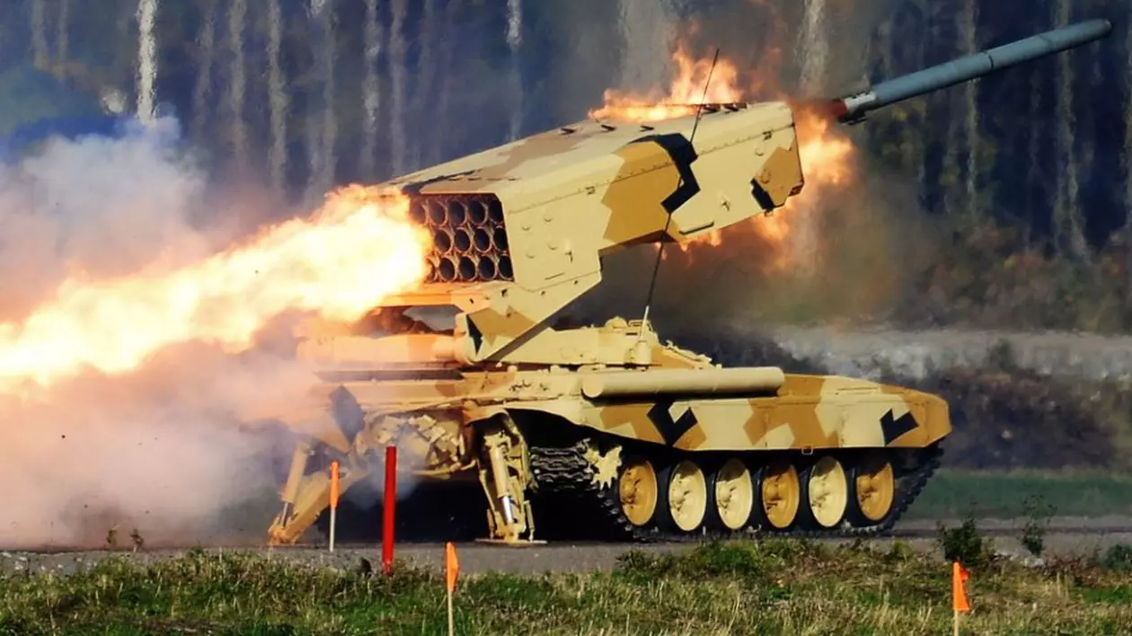 Un sistem rusesc TOS-1 cu rachete termobarice, văzut de CNN la granița Ucrainei, sâmbătă. „Bombele cu vid” pot vaporiza oameni și au efecte distructive enorme
