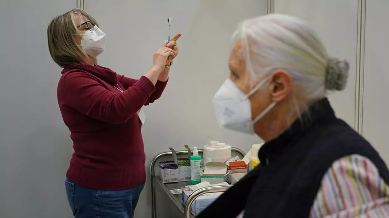 Germania recomandă vaccinarea cu al doilea booster pentru persoanele vulnerabile. La ce interval după primul ar putea fi administrat