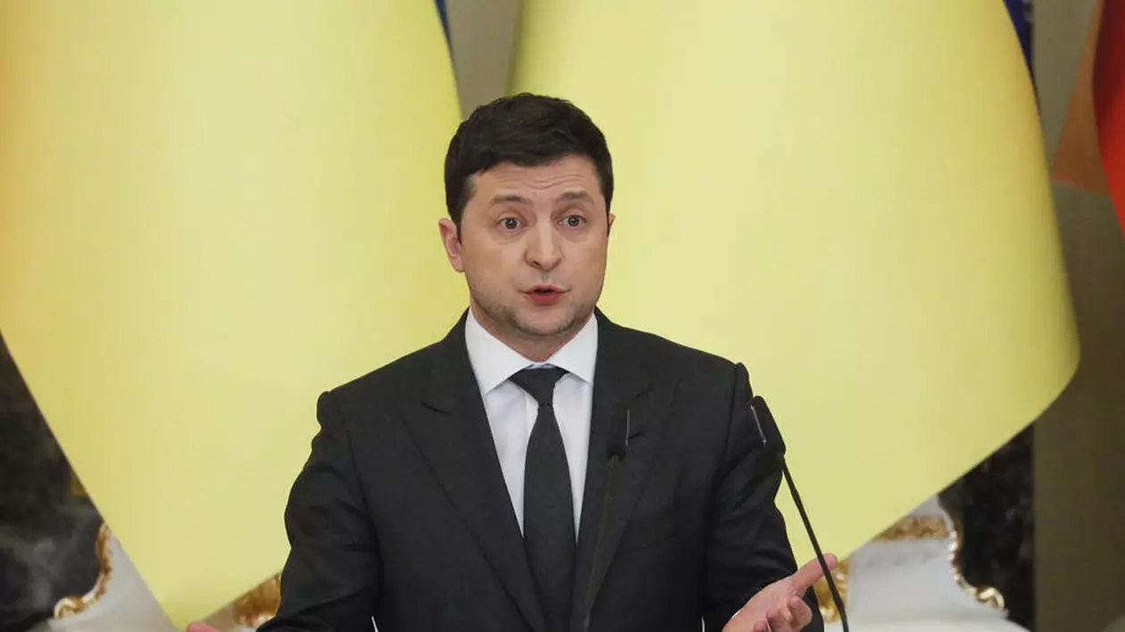 „Nu intrați în panică, suntem puternici”. Apelul președintelui Zelenski, după ce a anunțat impunerea legii marțiale