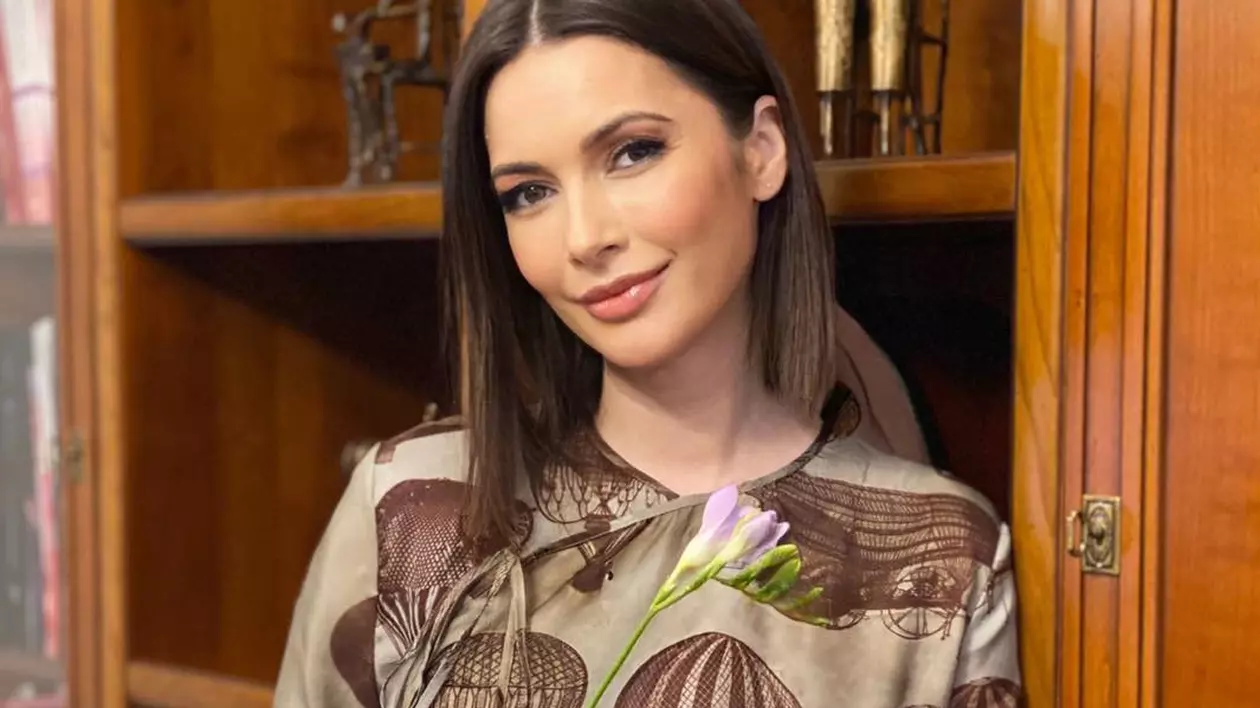 Andreea Berecleanu a împlinit 47 de ani.  Ce imagine a publicat cu părinții ei. Mesajul emoționant transmis de vedetă
