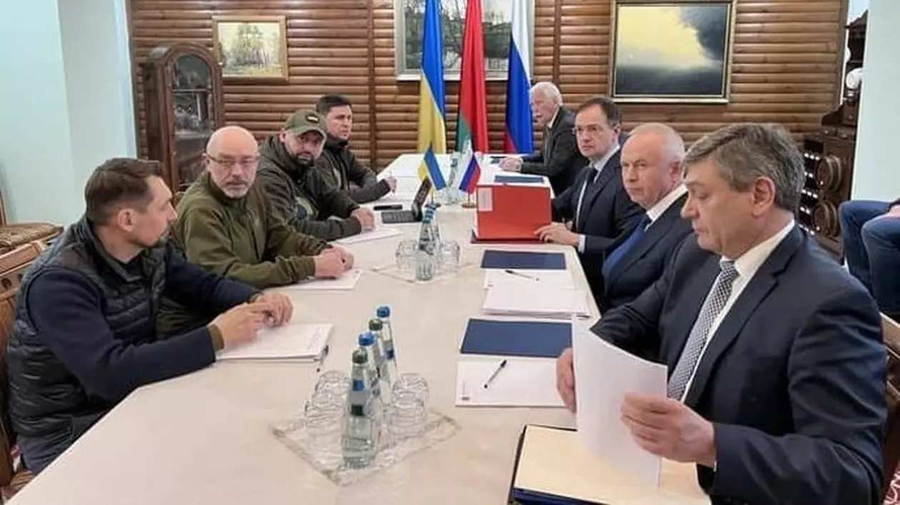 A treia rundă de negocieri dintre Rusia și Ucraina s-a încheiat cu „mici progrese” privind culoarele umanitare