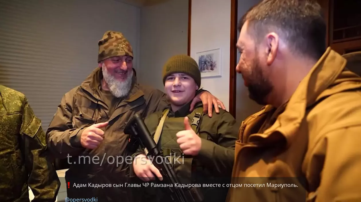 Fiul de 14 ani al lui Ramzan Kadîrov, înarmat, în Ucraina. Propaganda sălbaticului lider cecen demontată de hackerii Anonymus