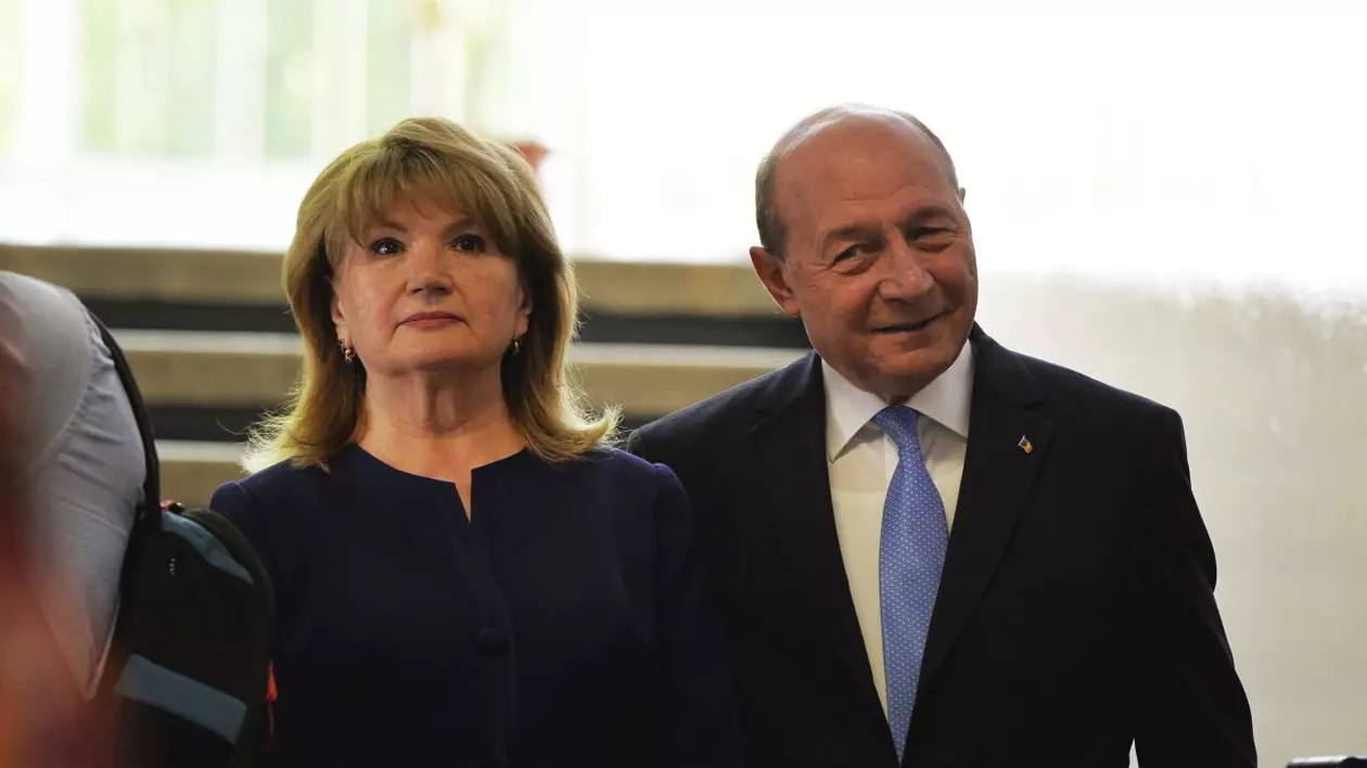 Traian Băsescu a fost externat din spitalul din Bruxelles, anunță soția fostului președinte