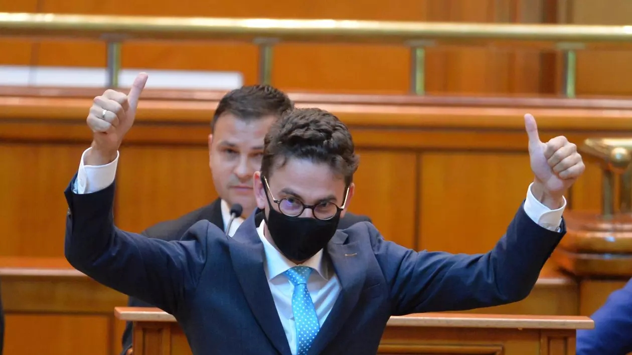 USR anunță o moțiune simplă împotriva lui Lucian Romașcanu, dacă nu-l demite „de urgență” pe directorul TNB