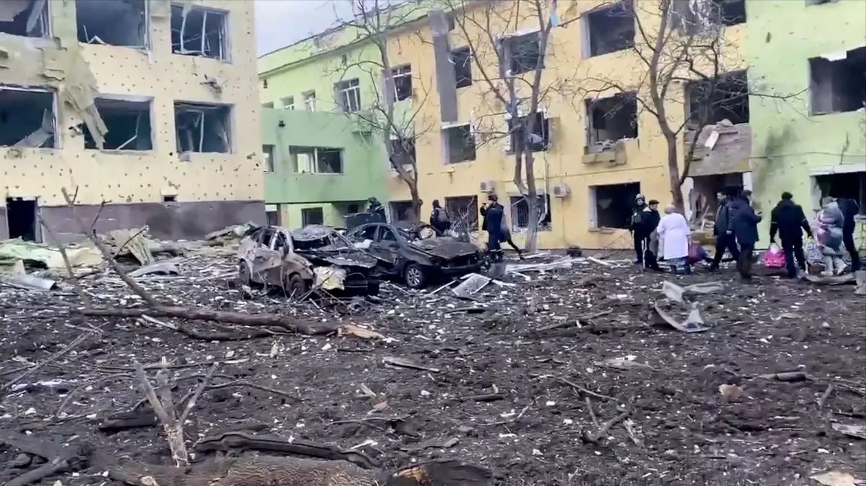 Noi detalii despre asediul din Mariupol. „Ca să supraviețuiască, oamenii scurgeau apa din calorifere”