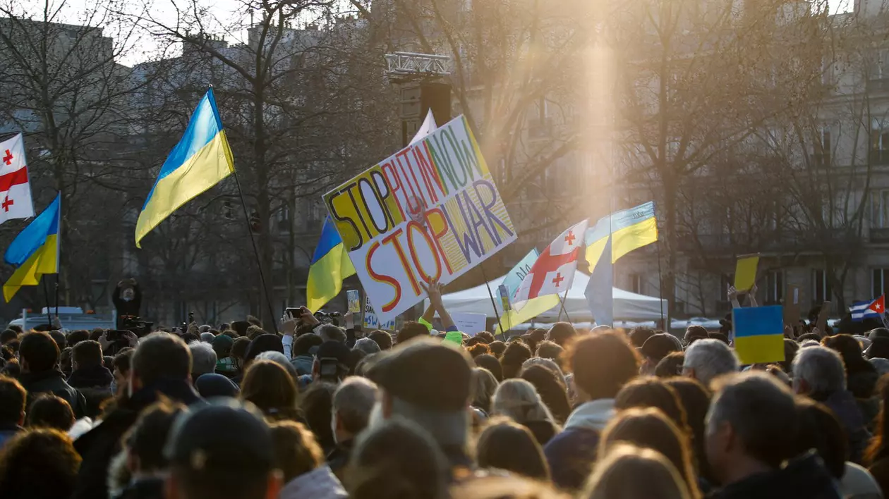 VIDEO | Proteste în mai multe orașe europene față de invazia Rusiei în Ucraina. „Opriți războiul”