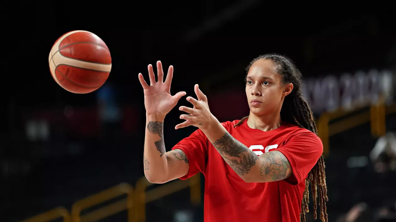 Brittney Griner, vedeta baschetului feminin american, reținută pe un aeroport din Rusia. De ce e acuzată