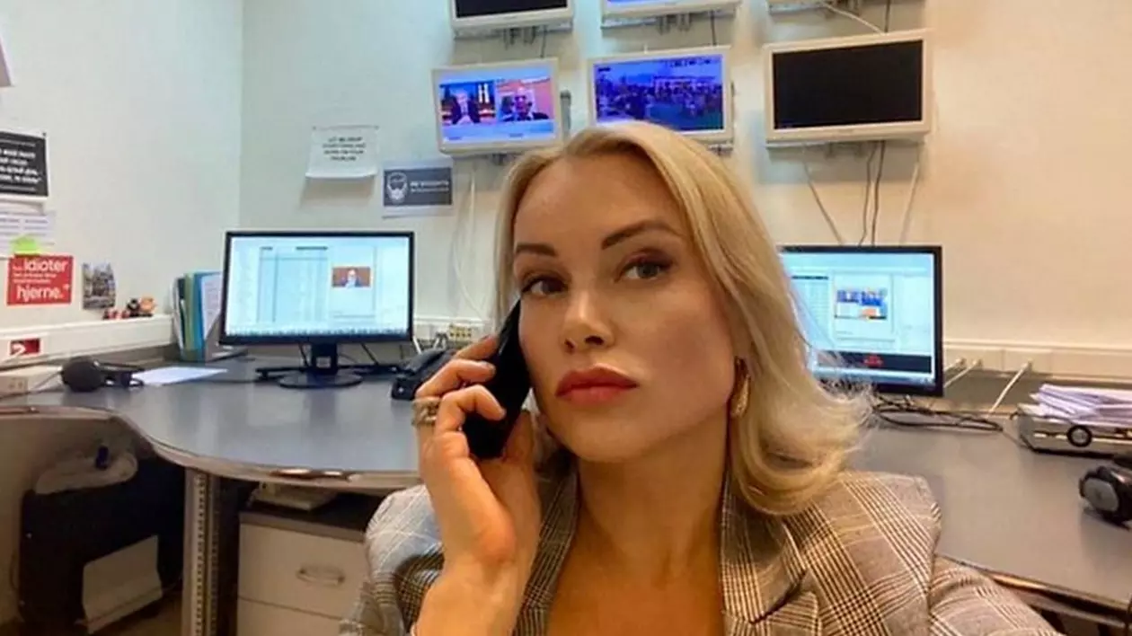 „Fiul meu adolescent m-a acuzat că le-am ruinat viața”. Jurnalista rusă care a intrat în studioul televiziunii cu un mesaj antirăzboi spune că nu face jocurile Kremlinului