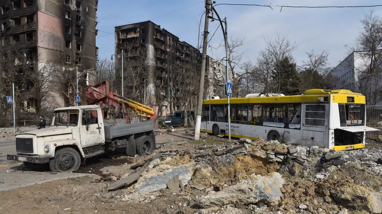 Cel mai cunoscut scriitor ucrainean a trimis publicului român un articol: „Stalingrad? Nu, Mariupol”