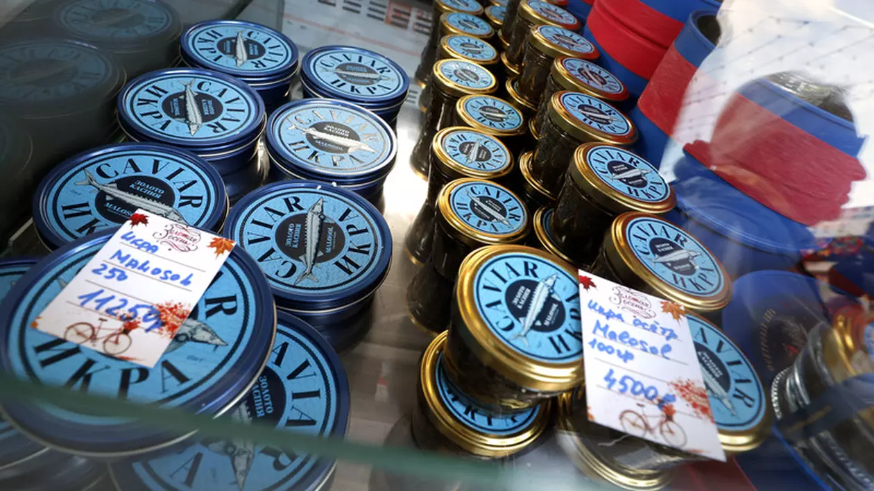 UE interzice exporturile de produse de lux către Rusia, dar nu renunță la vodca și caviarul rusești, anunță TASS