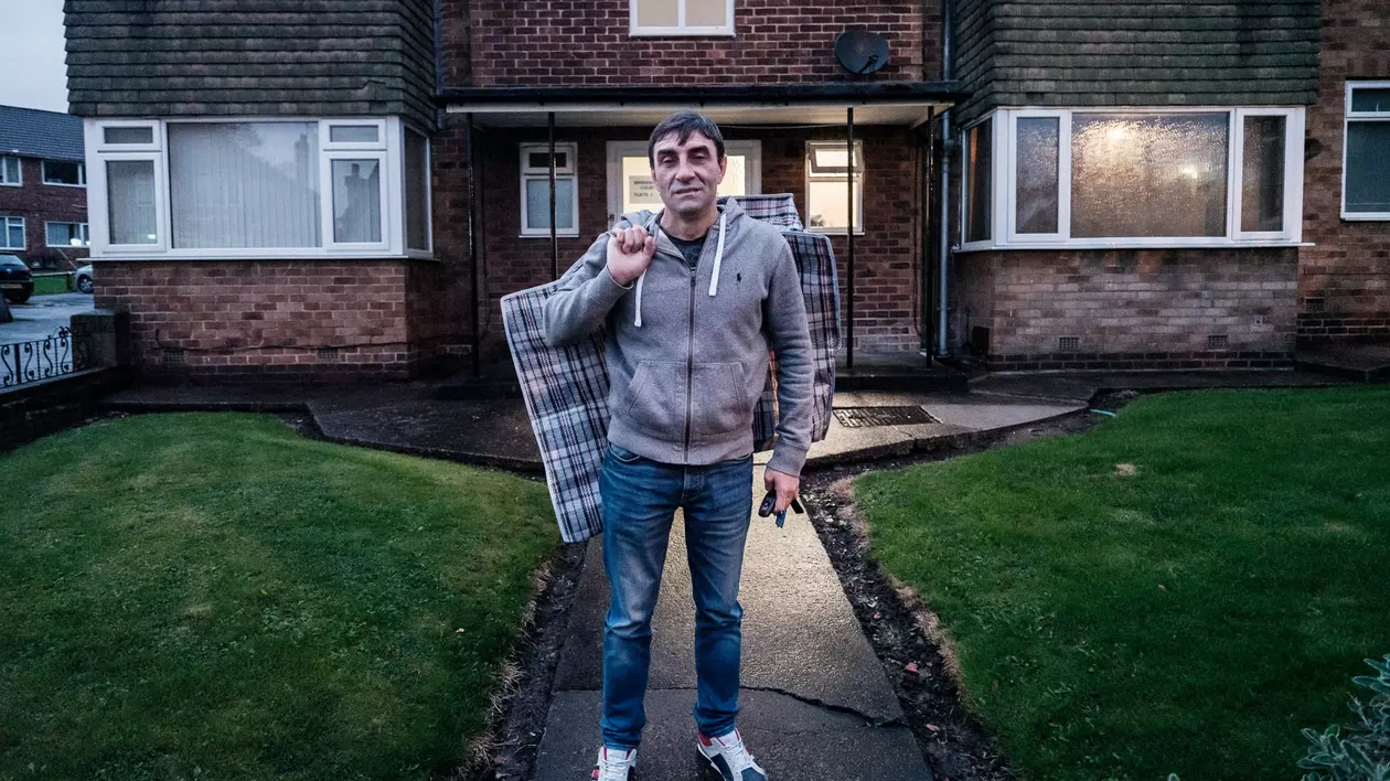 Viața și patimile unui român pe care l-a salvat plecarea în străinătate: „Dacă era să rămân în țară, ori eram la pușcărie, ori eram un bețiv profesionist, ori eram mort”