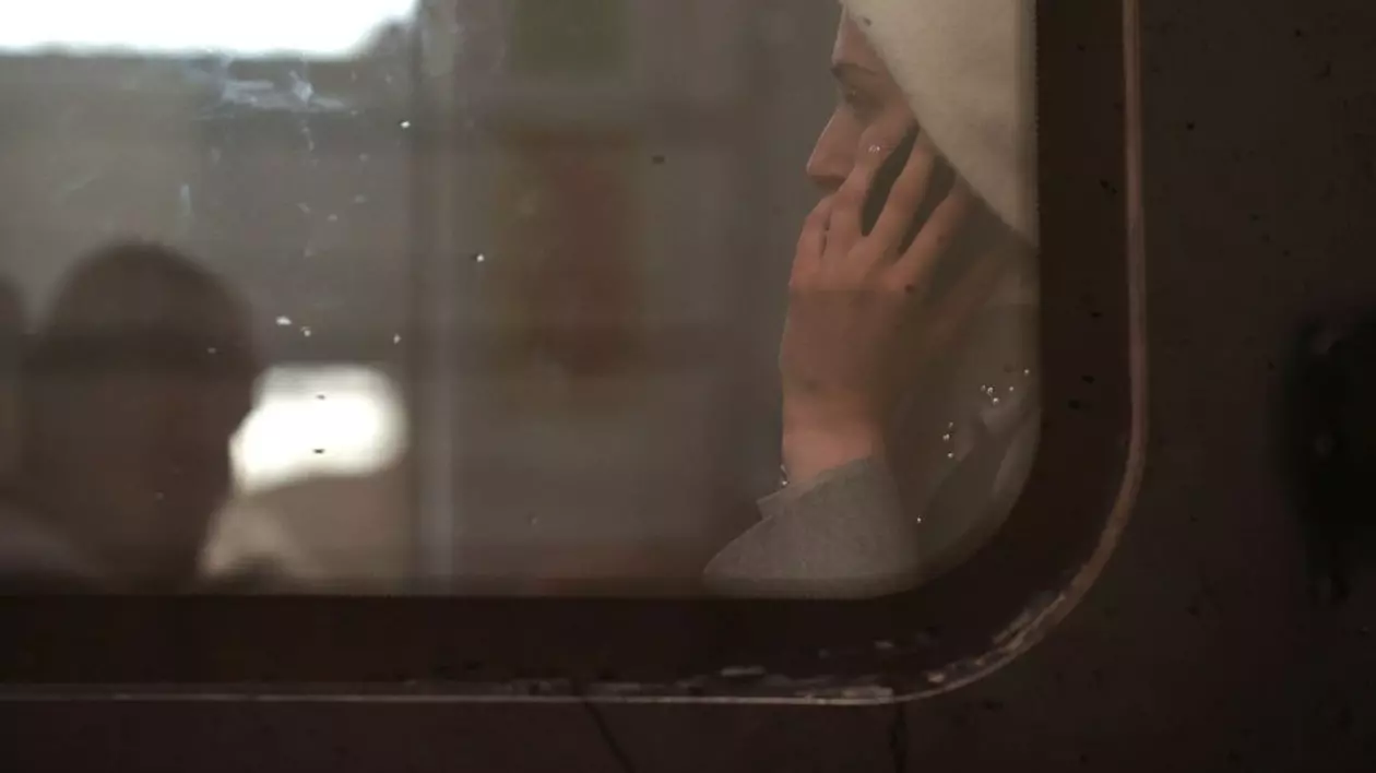 „Dacă se întâmplă ceva cu familia mea, eu de ce să mai trăiesc?”. Mărturiile femeilor care se întorc în orașele lor bombardate, în ciuda pericolului