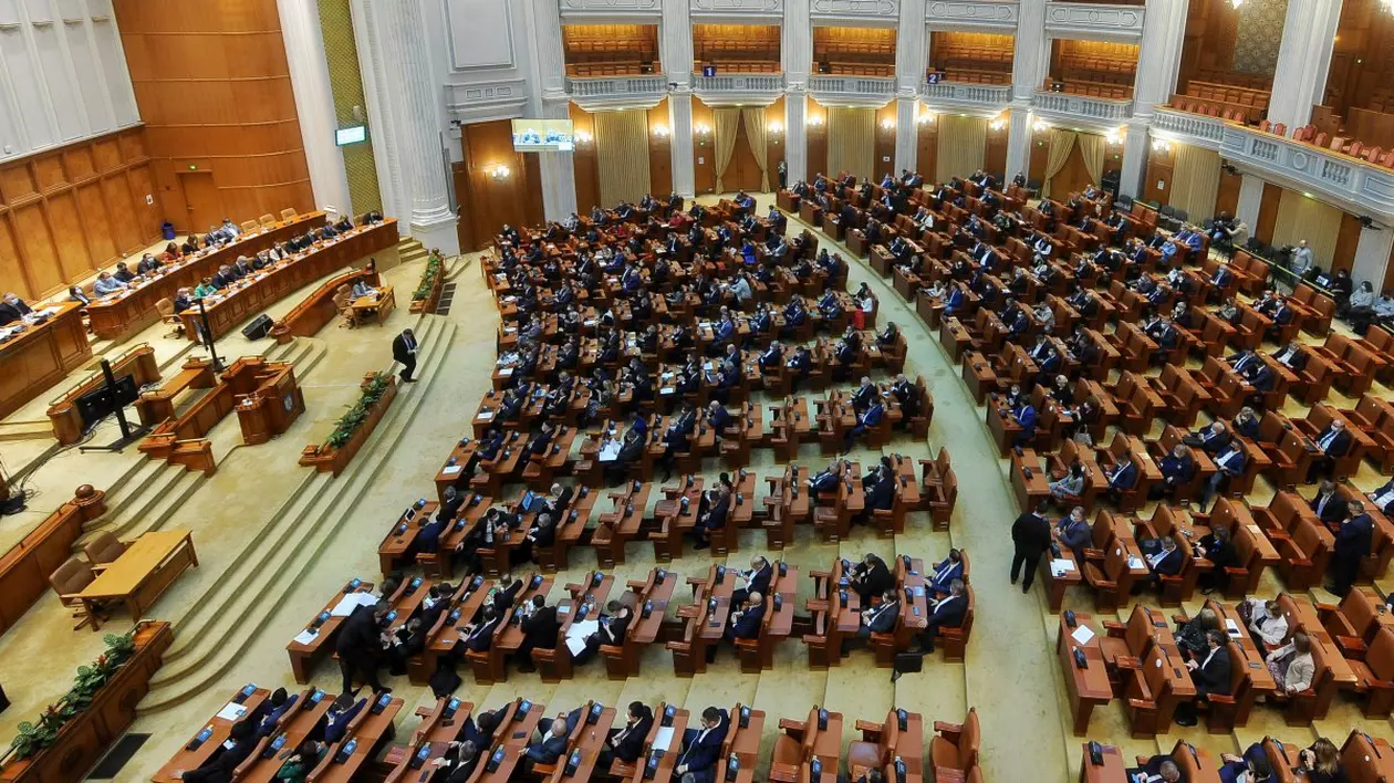 Un profesor publică o listă cu plagiatele din politică. „Singura funcție care n-a fost acoperită de un plagiator dovedit este cea de președinte”
