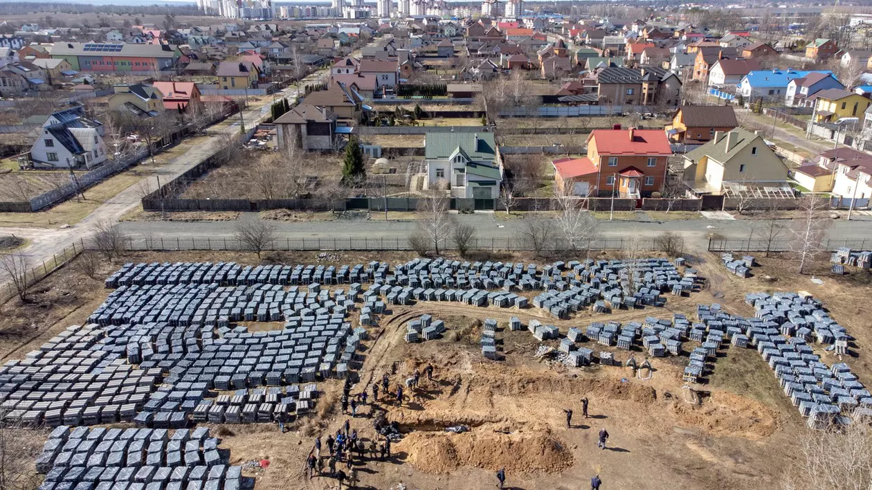 Război în Ucraina, ziua 41 | Rusia dezminte din nou că a ucis civili la Bucha, în timp ce oficialii ucraineni anunță că până la 300 de cadavre s-ar putea afla în groapa comună din orașul de lângă Kiev
