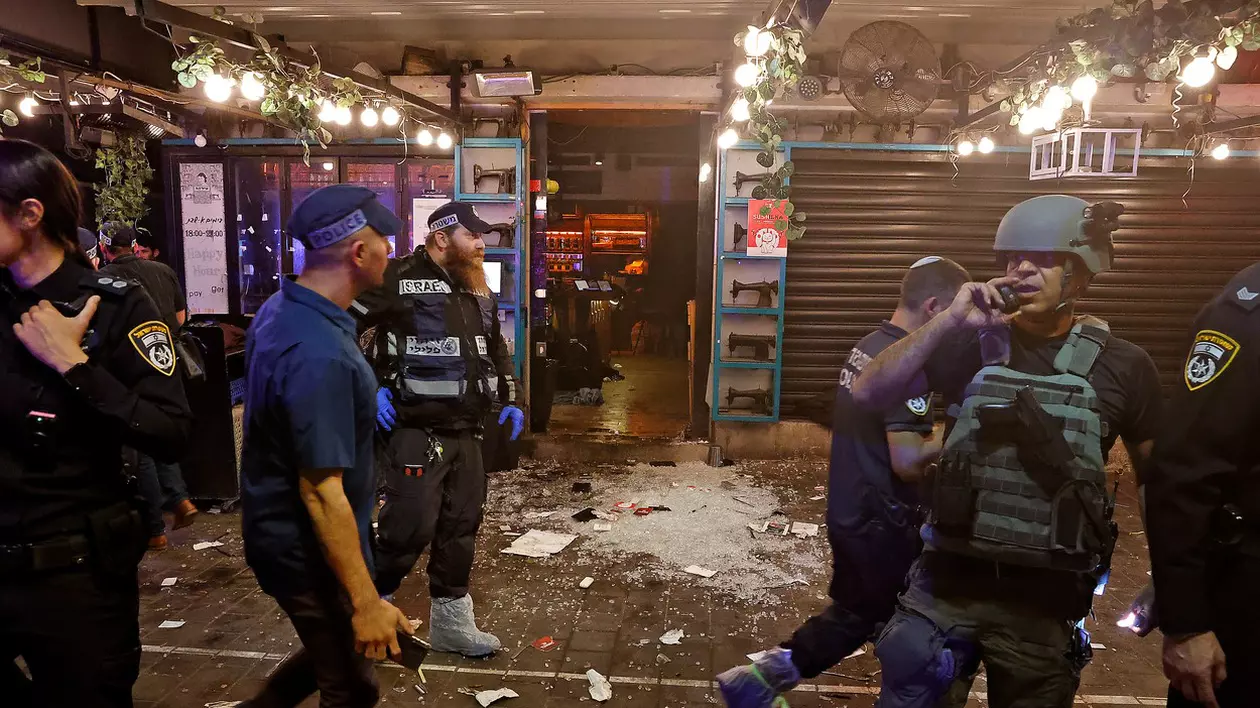 Atac armat în Tel Aviv. Sunt cel puțin doi morți și opt răniți, iar atacatorul a reușit să fugă