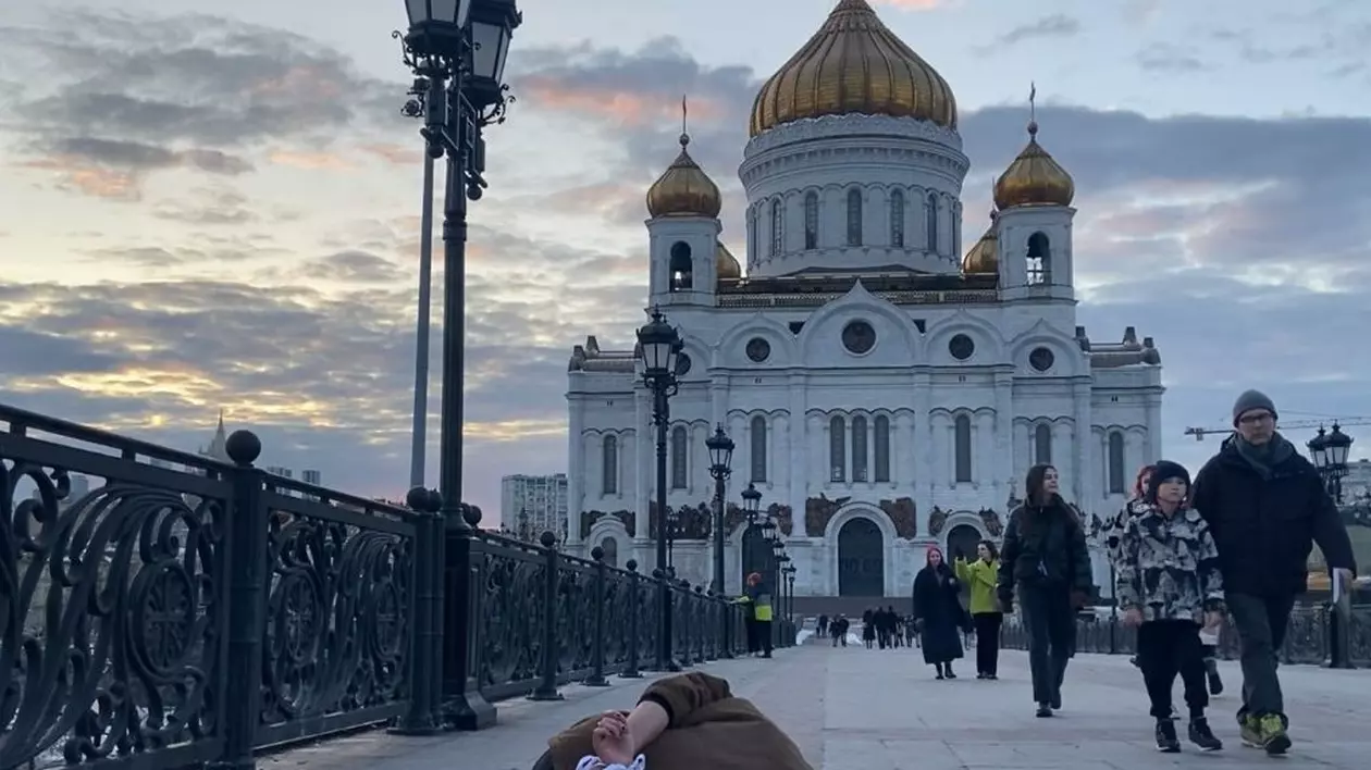 Protest la Moscova față de masacrul din Bucha: un ostatic civil mort cu mâinile legate a apărut în patru locuri faimoase din capitala Rusiei