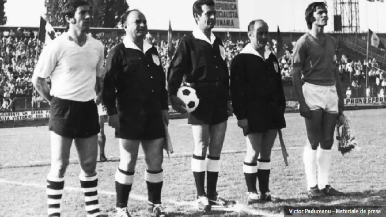 Incredibila poveste cu un arbitru român de fotbal acuzat că a fost mituit, apoi amenințat cu cuțitele de jucătorii unei echipe naționale: „L-am văzut încărcat de pachete”