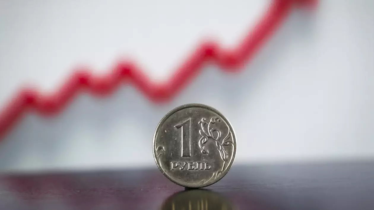 Rubla rusească s-a consolidat în raport cu euro, atingând maximul din ultimii doi ani