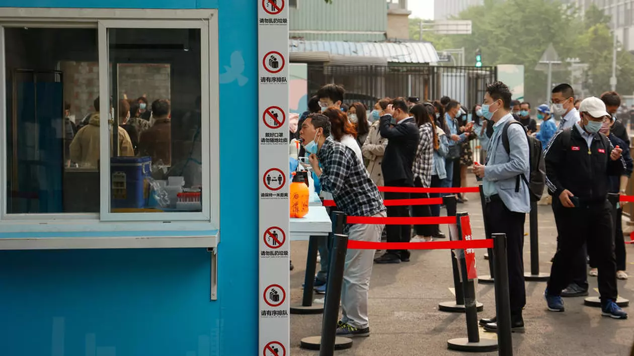 Panică în Beijing, după apariția unor cazuri de COVID. Oamenii golesc magazinele de teama că va urma o carantină ca-n Shanghai