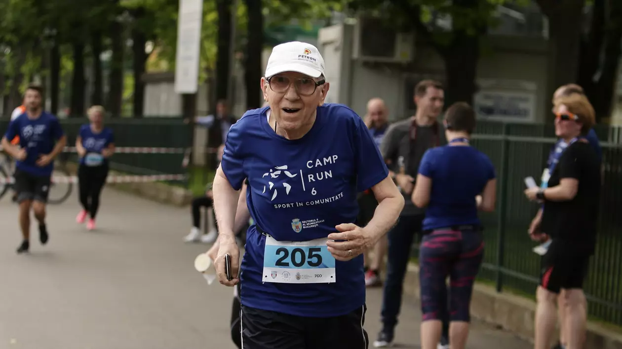 La 81 de ani, aleargă zeci de kilometri pe săptămână. „Toată viața mea am fost sedentar și la pensie, acum 23 de ani, m-am apucat de atletism”