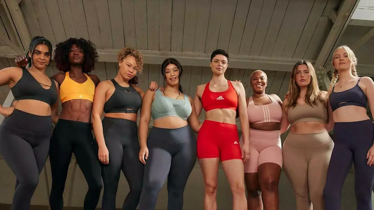 Reclamele la bustiere de sport Adidas, interzise în Marea Britanie, din cauza unor materiale publicitare cu sâni descoperiți