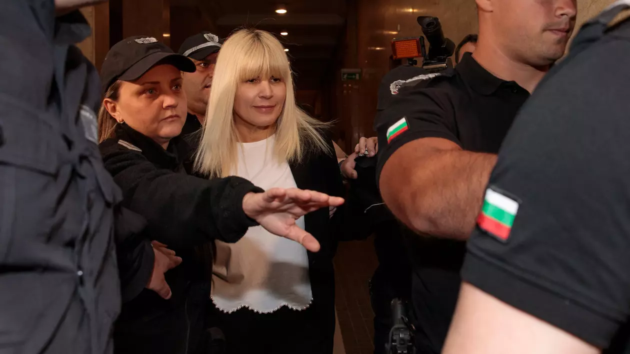 Decizia privind extrădarea Elenei Udrea, amânată pentru 8 iunie. Cererea de eliberare din arest i-a fost respinsă