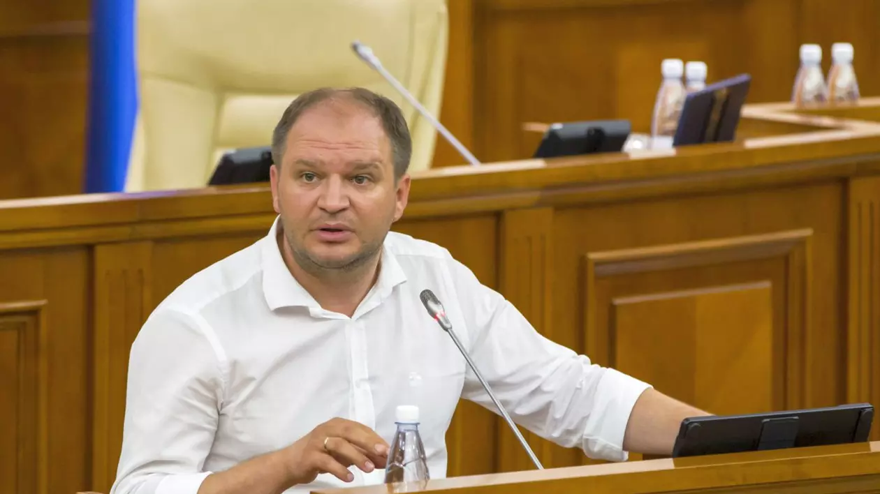 Primarul prorus Ion Ceban a interzis postului Radio Chișinău să folosească numele orașului. Reacția MAE