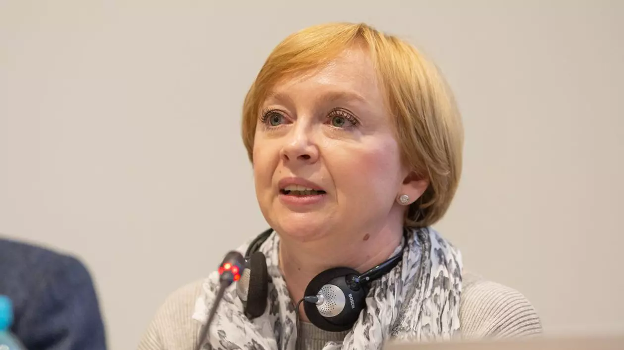 VIDEO Pressone: Emilia Șercan arată cum a fost fabricată o probă pentru mușamalizarea acțiunii de kompromat, la două ore după o discuție cu ministrul de interne