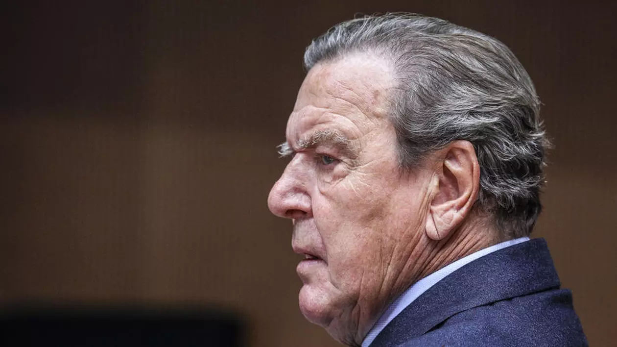 Gerhard Schröder a demisionat din conducerea companiei ruse Rosneft, după ce în Germania i s-au tăiat privilegii de fost cancelar