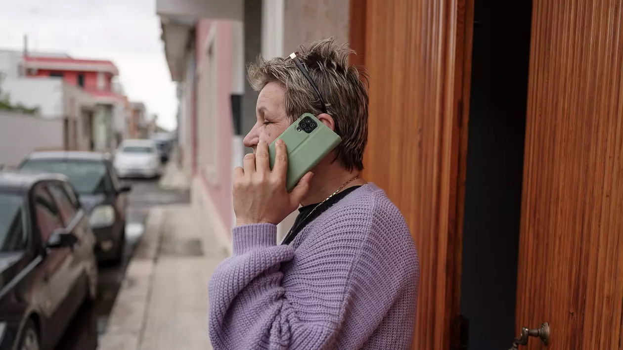 Viața româncelor care îngrijesc bătrâni în Italia: „Sclavă eram! La 10 noaptea trebuia să stau în poziție de drepți la ușa camerei până când se culcau și spuneau că nu mai au nevoie de nimic”