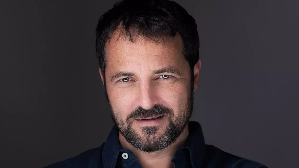 „M-a crescut singură, cu greu. Îmi e tare dor de ea”. Mesajul lui Andrei Aradits despre mama lui