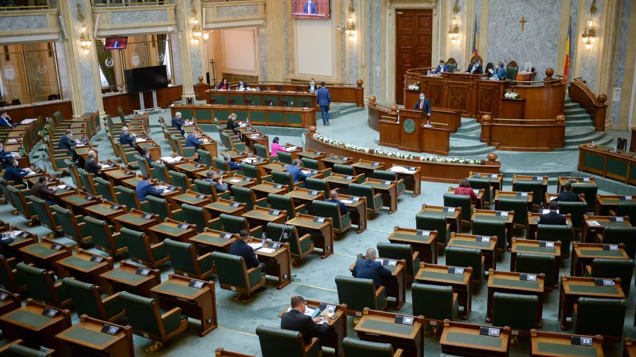 Senatul a votat majorarea salariilor demnitarilor la propunerea UDMR. USR acuză un tertip al coaliției